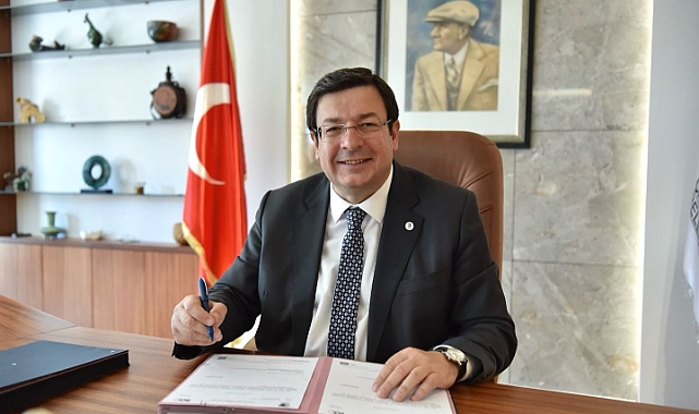 Başkan Erkek ilk imzasını attı