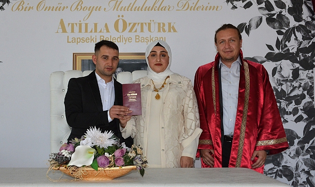 Başkan Öztürk çiftin nikahını kıydı