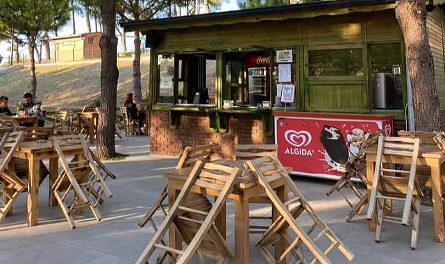 Bayramiç Kurtuluş Parkı'nda bulunan kafe yeniden hizmete açıldı