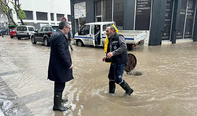Biga Belediyesi, ani sel ve su baskınlarına karşı sahada çalışıyor