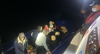 Çanakkale açıklarında 12 düzensiz göçmen yakalandı