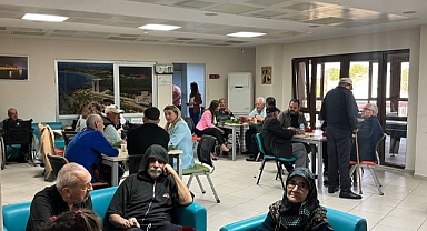 Çanakkale AK Parti İl Başkanlığı'ndan Huzurevi Yaşlılarına Bayram ziyareti