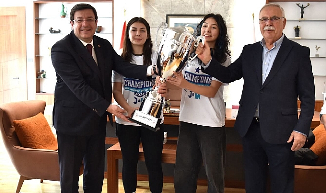 "Çanakkale Belediye Başkanı, kadın basketbol takımıyla buluştu"