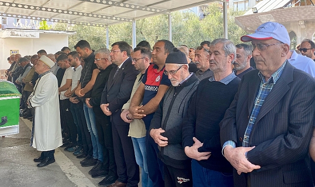 Çanakkale Belediye Başkanı Muharrem Erkek, emekli itfaiye Amiri Yurday Güler'e veda etti