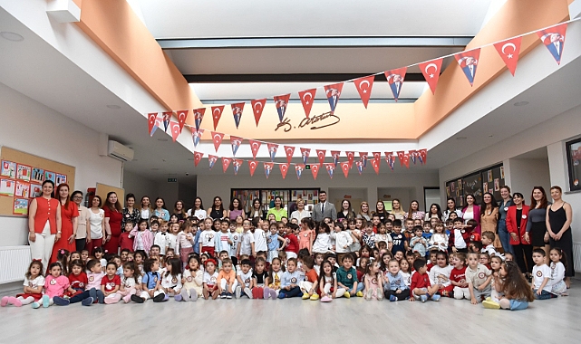 Çanakkale'de kreş öğrencilerinden 23 Nisan gösterisi