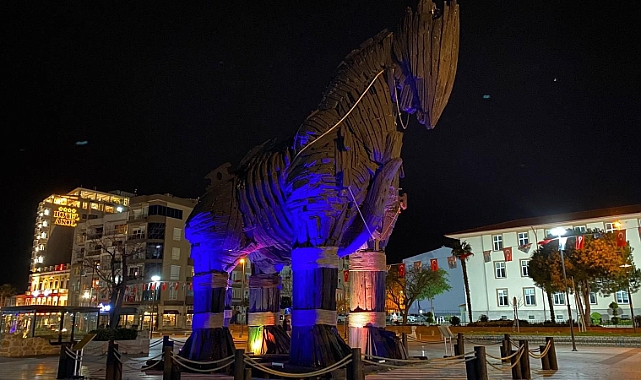 Çanakkale’de otizme mavi ışık yandı