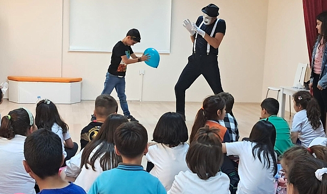 Çocuklar Pantomim etkinliğinde doyasıya eğlendi