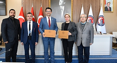 ÇOMÜ ve Ziraat Bankası’ndan voleybol takımlarına destek!