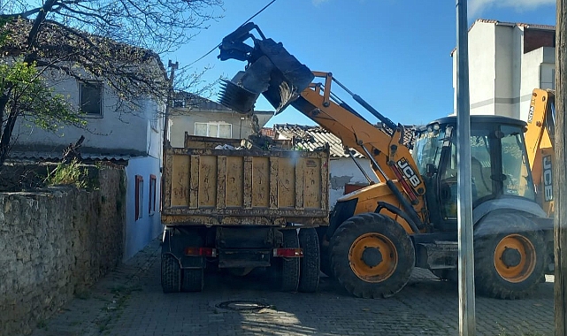 Eceabat Belediyesi, İlçenin temizlik ve bakım faaliyetlerini sürdürüyor