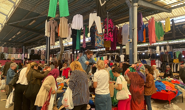 Enflasyondan kaçan Cuma Pazarı'na koşuyor