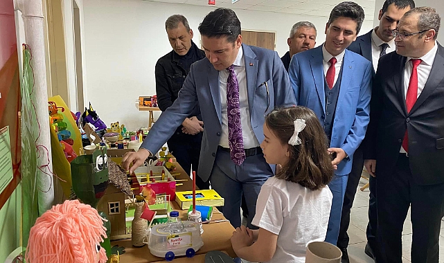 Geri dönüşüm ve robotik kodlama standı açıldı