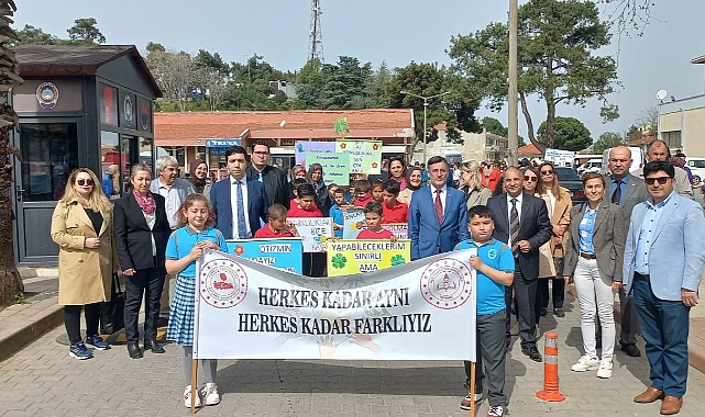 İki Nisan Otizm farkındalık günü etkinliği Bayramiç'te gerçekleştirildi