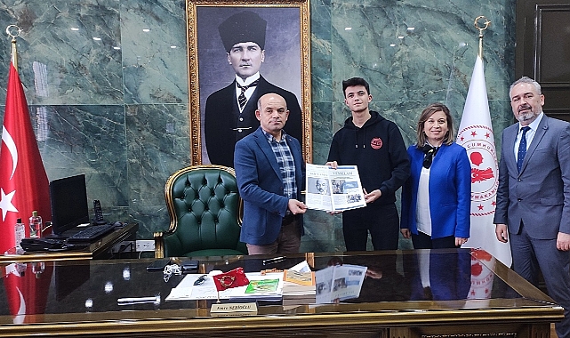 Karşıyaka Hacı Fatma Bodur Mesleki ve Teknik Anadolu Lisesi Öğrenci ve Öğretmenleri, Kaymakamı Dr. Emre Nebioğlu'nu ziyaret etti