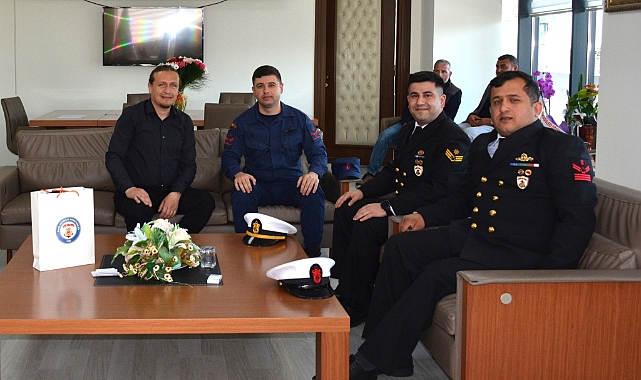 Lâpseki Sahil Güvenlik Komutanlığı'ndan belediye başkanına ziyaret