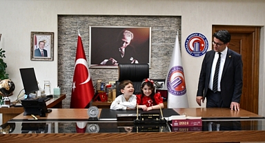 Minikler rektörlük makamını devraldı
