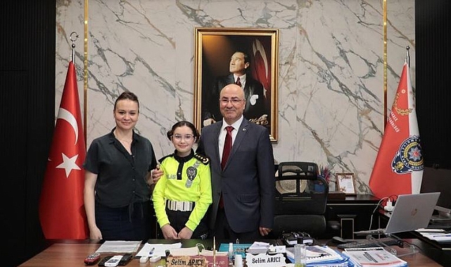 Müdür Arıcı koltuğunu 5. sınıf öğrencisi Bade Nehir Lek’e devretti