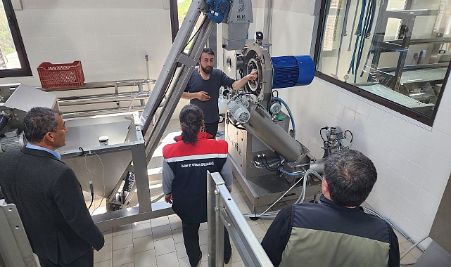 Müdür Türkarslan, Buta Assos Zeytinyağı fabrikasını inceledi