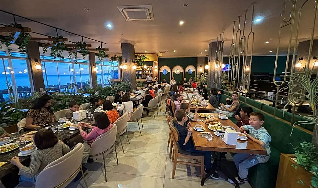 Salih Sak, çocuklarla iftar yemeğine katıldı