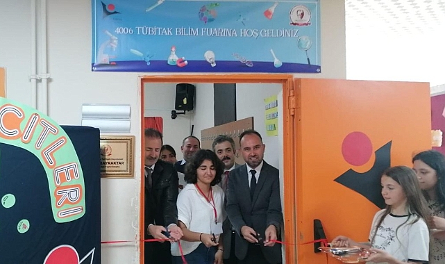 Şinasi ve Figen Bayraktar Ortaokulu'nda 4006 TÜBİTAK Bilim Fuarı heyecanı