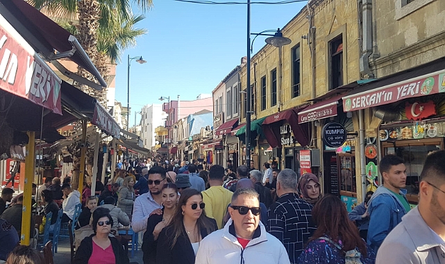 Tarihi Çanakkale çarşısındaki durum esnafları bile şaşkına çevirdi