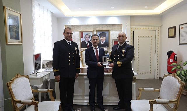 TCG Rüzgar gemisi halkın ziyaretine açıldı