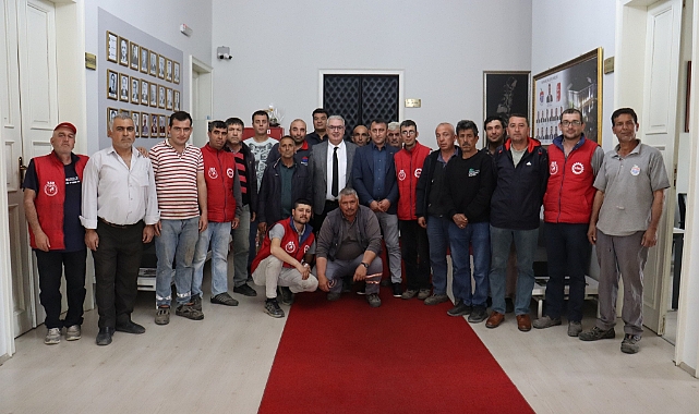 Temizlik ve Zabıta Birimleri Başkan Hasan Cem Atılgan'ı ziyaret etti