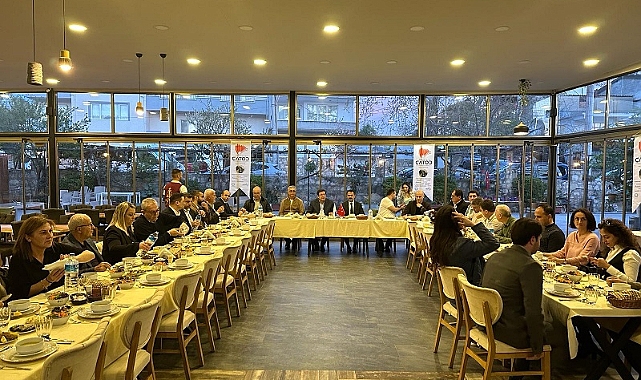 Vali Aktaş Çanakkale'deki Turizm Sektörü temsilcileri ile iftarda bir Araya Geldi