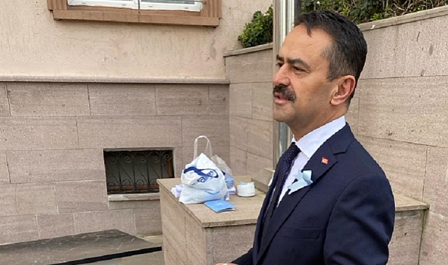 Vali Aktaş Otizm Farkındalık Günü standını ziyaret etti