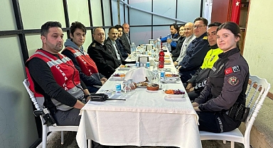 Vali Aktaş, Ramazan’ın son iftarını Opel Polis Uygulama Noktasında gerçekleştirdi