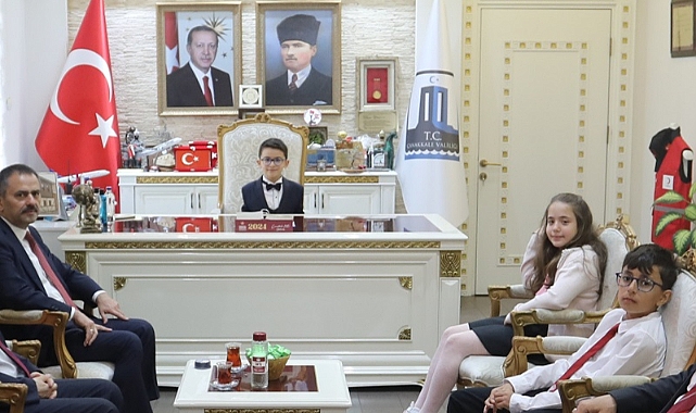 Valilik koltuğuna çocuklar oturdu