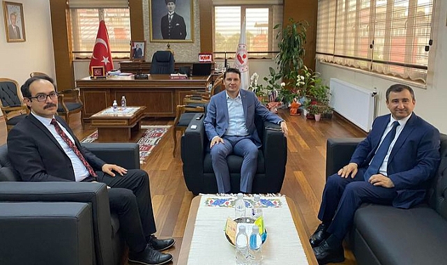 Ali Ömüt, Kaymakam Göktaş’ı makamında ziyaret etti