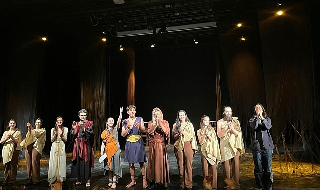 ‘’Antigone’’ prömiyerini yaptı