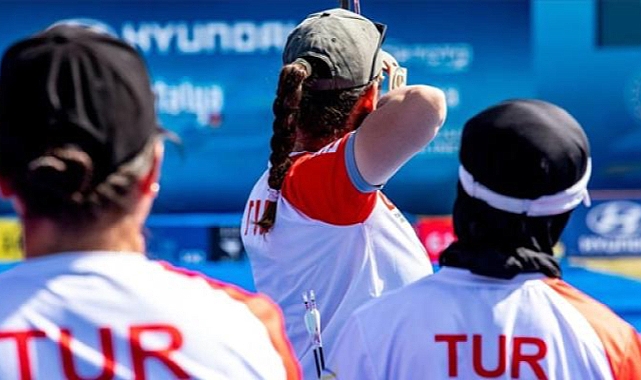 Bakan  Aşkın Bak, Açık Hava Avrupa Okçuluk Şampiyonasında altın madalya kazanan kadın milli takımı tebrik etti