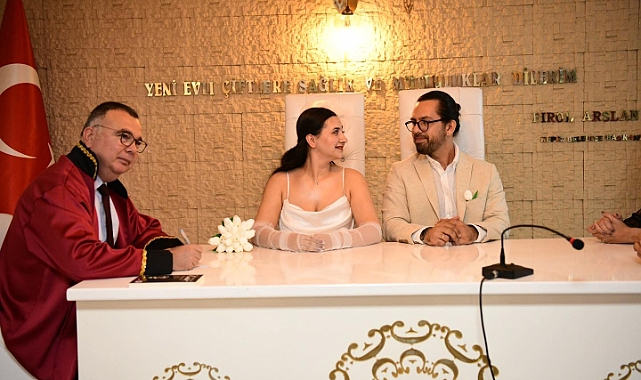 Başkan Arslan çiftin nikahını kıydı