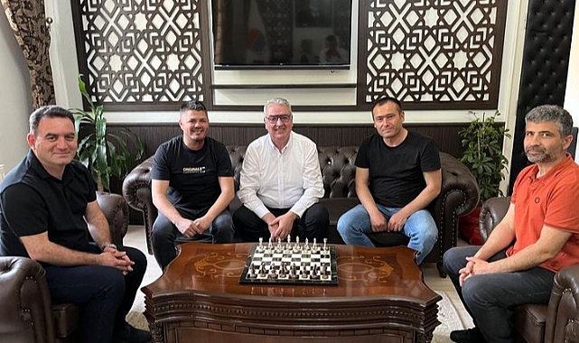 Başkan Atılgan, Bayramiç Satranç Kulübü'nü ağırladı
