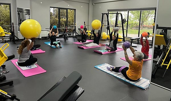 Bayramiç'te kadınlara yönelik pilates dersleri devam ediyor