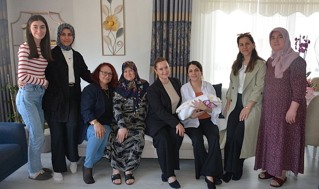 Belediye yetkililerinden hoş geldin bebek ziyareti