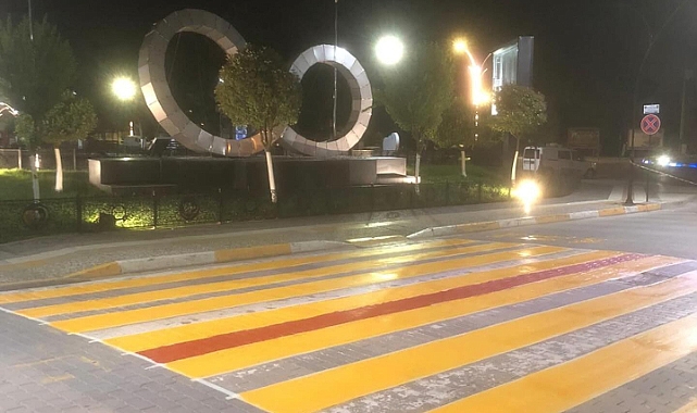 Biga Belediyesi, yaya geçitlerini yenileme çalışmalarına devam ediyor