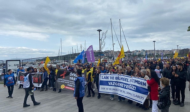 Çanakkale'de öğretmenlerden ortak protesto!