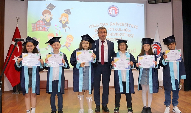 Çocuk Üniversitesi’nde mezuniyet töreni