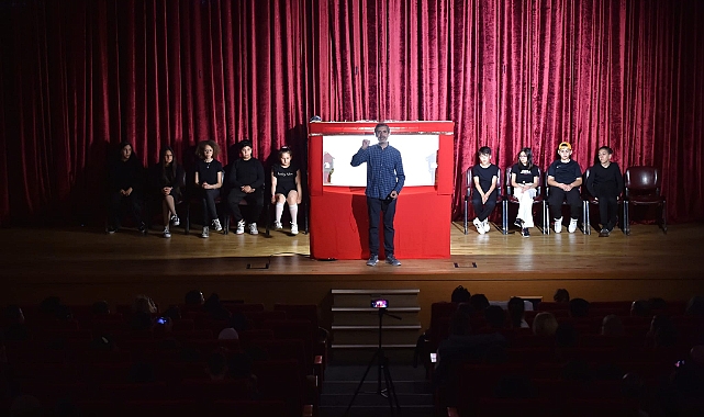 Karagöz Cambaz oyunu kahkahalara boğdu