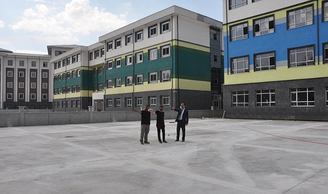 Kaymakam Erdinç Dolu, kampüsteki okul inşaatlarını inceledi