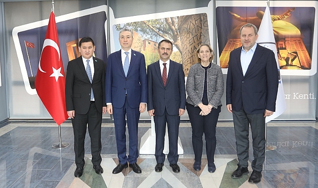 Kazakistan Büyükelçisi Vali İlhami Aktaş’ı ziyaret etti