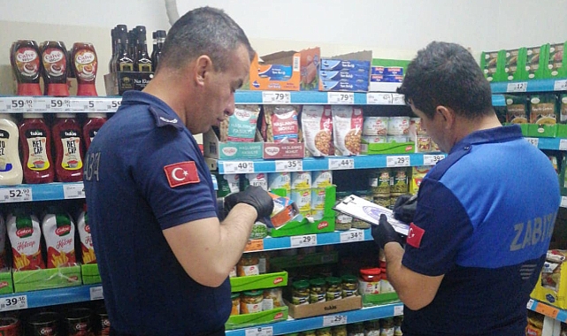 Lapseki'de marketler denetlendi