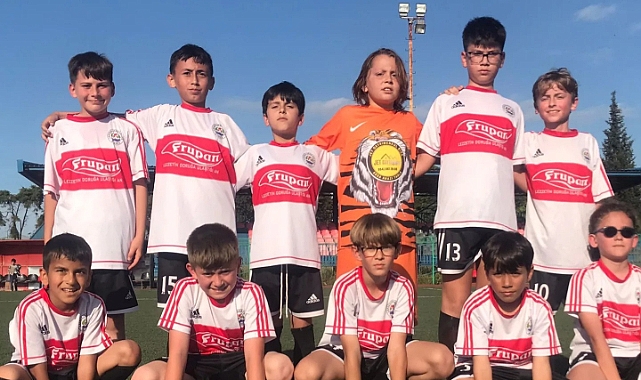 Lapsekispor U-11 Takımı, maç sonrası ‘’Çınaraltı Gaziantep'te’’ buluştu
