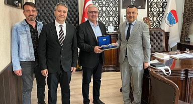 UEDAŞ yetkililerinden Bayramiç Belediye Başkanı Hasan Cem Atılgan'a tebrik ziyareti