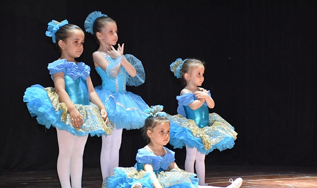 Ali Kâmil Soyuak, Uğur Akpınar Akademi yıl sonu etkinliğinde eğitmenlere teşekkür etti