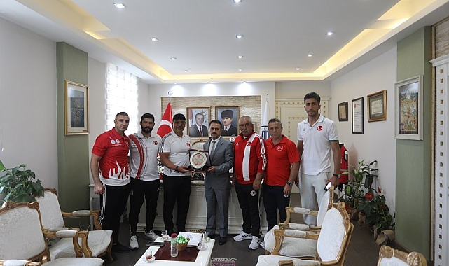 Antrenörlerden Vali Aktaş'a ziyaret