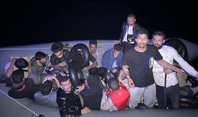 Ayvacık açıklarında 18 düzensiz göçmen kurtarıldı