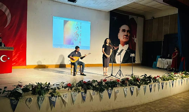 Ayvacık’ta Hayat Boyu Öğrenme Haftası kapsamında müzik dinletisi düzenlendi